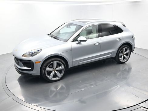 Certified 2025 Porsche Macan image 36