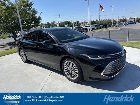 Used 2022 Toyota Avalon Limited w/ Advanced Safety Package FWD image 1