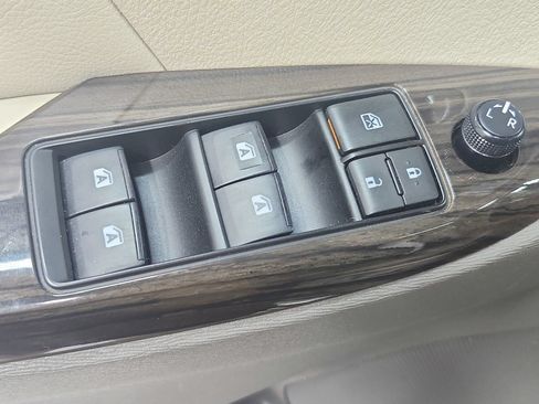 Used 2020 Toyota Sienna XLE Premium FWD image 35
