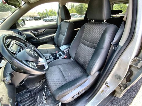 Used 2018 Nissan Rogue SV AWD/4WD image 13