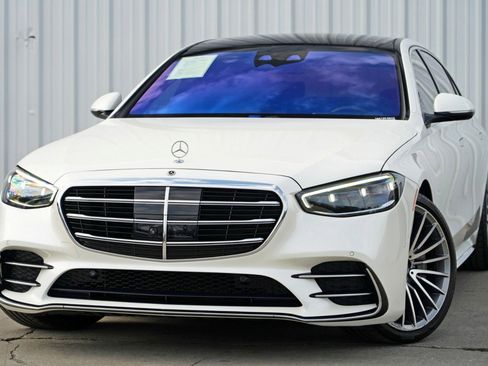 Used 2022 Mercedes-Benz S 500 4MATIC w/ AMG Line Package image 3