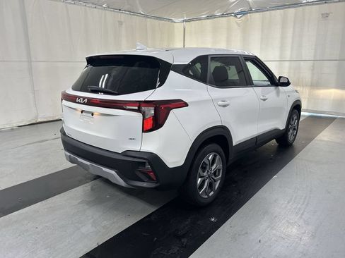 Used 2024 Kia Seltos LX AWD/4WD image 2