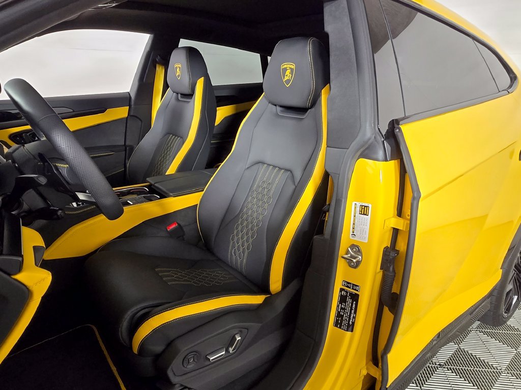 Used 2025 Lamborghini Urus SE AWD/4WD image 14
