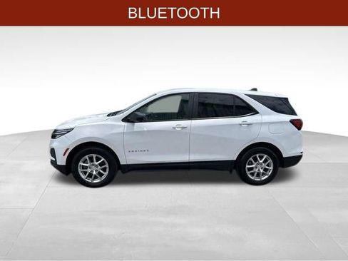 Used 2023 Chevrolet Equinox LS w/ LS Convenience Package FWD image 4