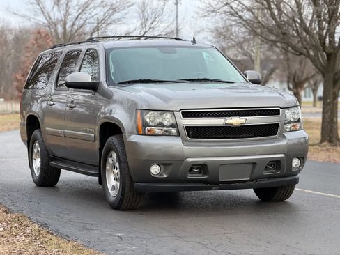 Used 2008 Chevrolet Suburban LT w/ LT Preferred Equipment Group image 8