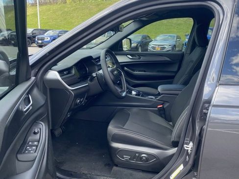 New 2025 Jeep Grand Cherokee L Laredo image 15