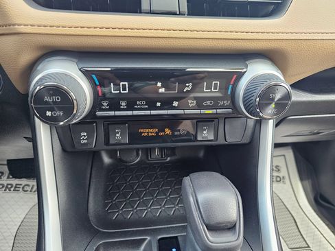 Used 2022 Toyota RAV4 XLE w/ XLE Grade Weather Package AWD/4WD image 24