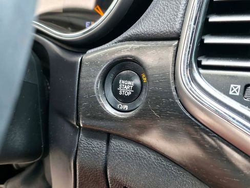 Used 2017 Jeep Grand Cherokee Altitude image 24