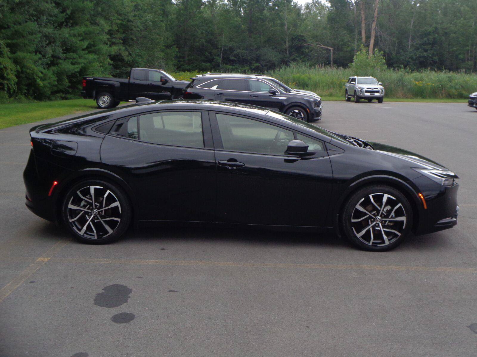 Used 2023 Toyota Prius Prime FWD image 4