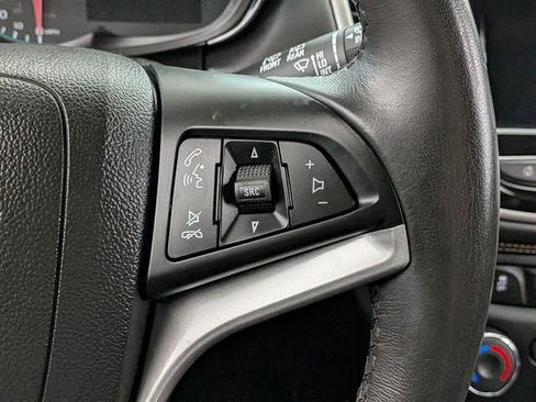 Used 2019 Chevrolet Trax LT w/ LT Convenience Package FWD image 23