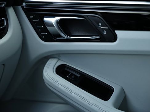 New 2026 Porsche Macan image 46