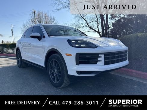 Used 2024 Porsche Cayenne image 1
