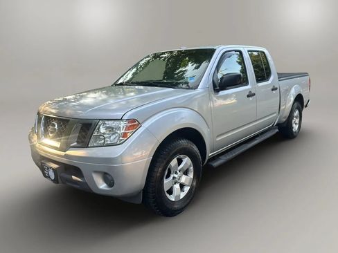 Used 2013 Nissan Frontier SV RWD image 2