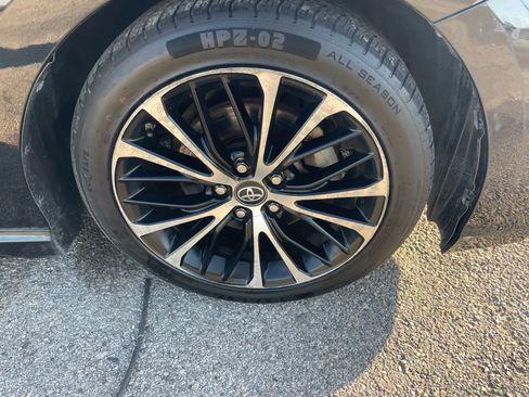 Used 2018 Toyota Camry SE w/ Convenience Package FWD image 8