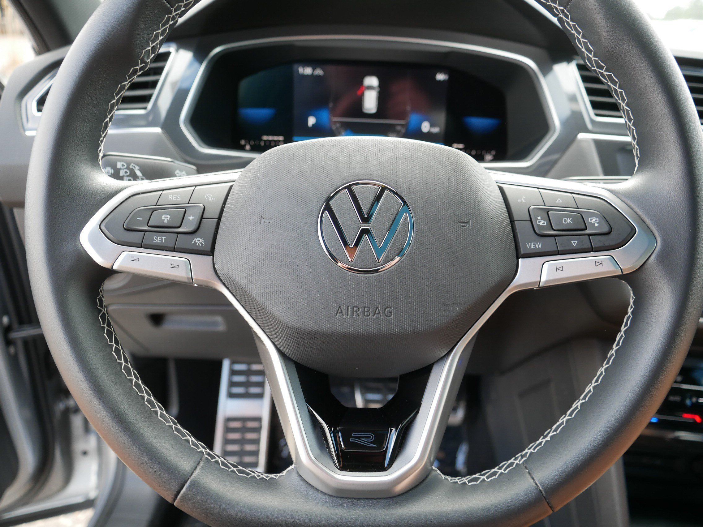 Used 2023 Volkswagen Tiguan SE R-Line AWD/4WD image 25