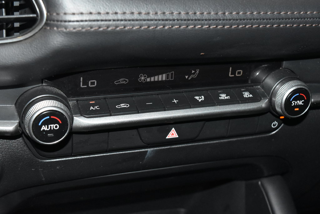 Used 2025 MAZDA MAZDA3 s FWD image 12