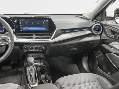 Used 2025 Chevrolet Trax LT w/ LT Convenience Package FWD image 27