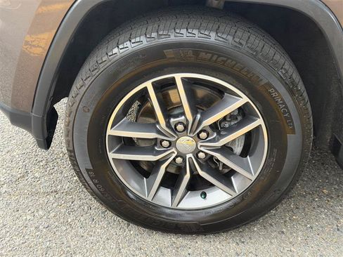 Used 2017 Jeep Grand Cherokee Limited AWD/4WD image 17