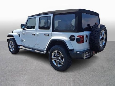 Used 2022 Jeep Wrangler Unlimited Sahara w/ LED Lighting Group AWD/4WD image 6