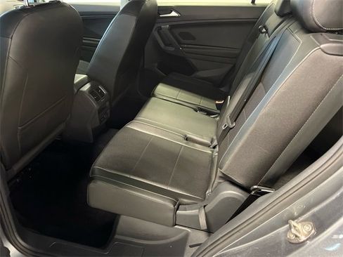 Used 2018 Volkswagen Tiguan SE image 16