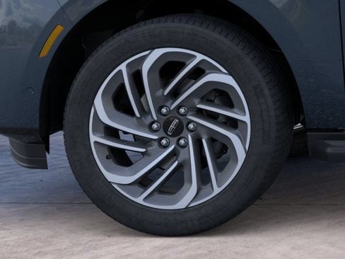 New 2026 Lincoln Navigator Premiere AWD/4WD image 19