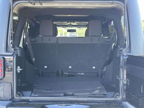 Used 2017 Jeep Wrangler Unlimited Sahara w/ Connectivity Group AWD/4WD image 24
