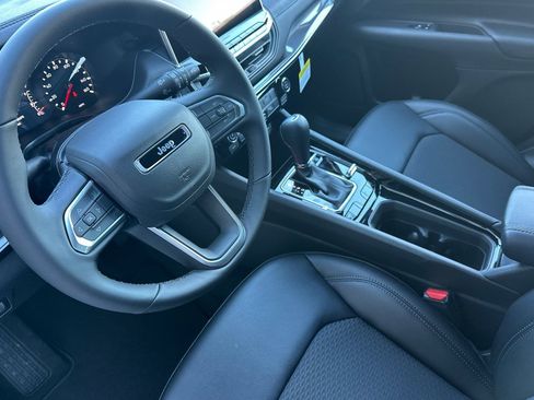 New 2026 Jeep Compass Latitude image 11