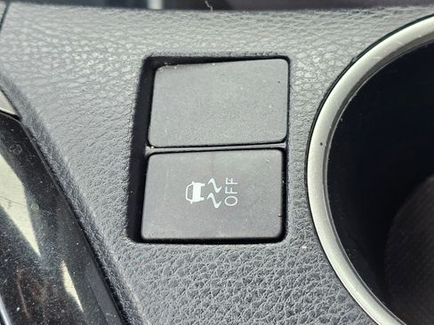 Used 2014 Toyota Corolla LE image 36