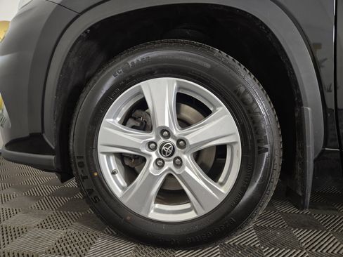 Used 2023 Toyota Highlander L FWD image 32