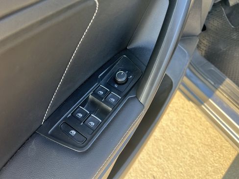 Certified 2023 Volkswagen Tiguan SE w/ Panoramic Sunroof Package FWD image 14