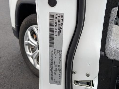 Used 2025 Jeep Compass Latitude image 37