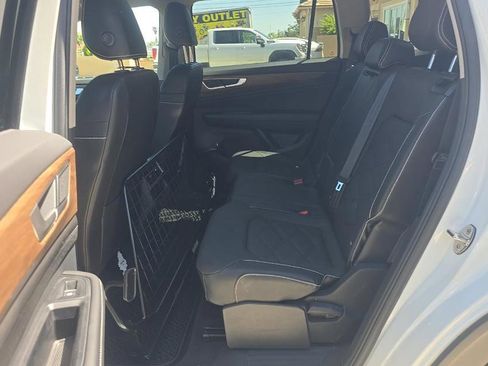 Used 2024 Volkswagen Atlas SE AWD/4WD image 38