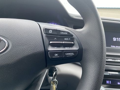 Used 2020 Hyundai Elantra SE image 20