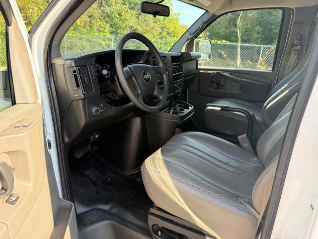 Used 2015 Chevrolet Express 2500 RWD image 25