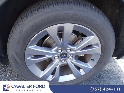 Used 2022 Ford Explorer XLT w/ Equipment Group 202A RWD image 17