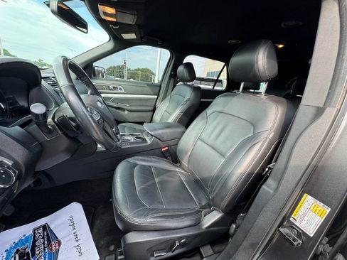 Used 2017 Ford Explorer XLT w/ Equipment Group 202A FWD image 25