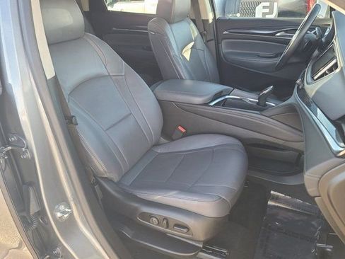 Used 2018 Buick Enclave Essence image 12