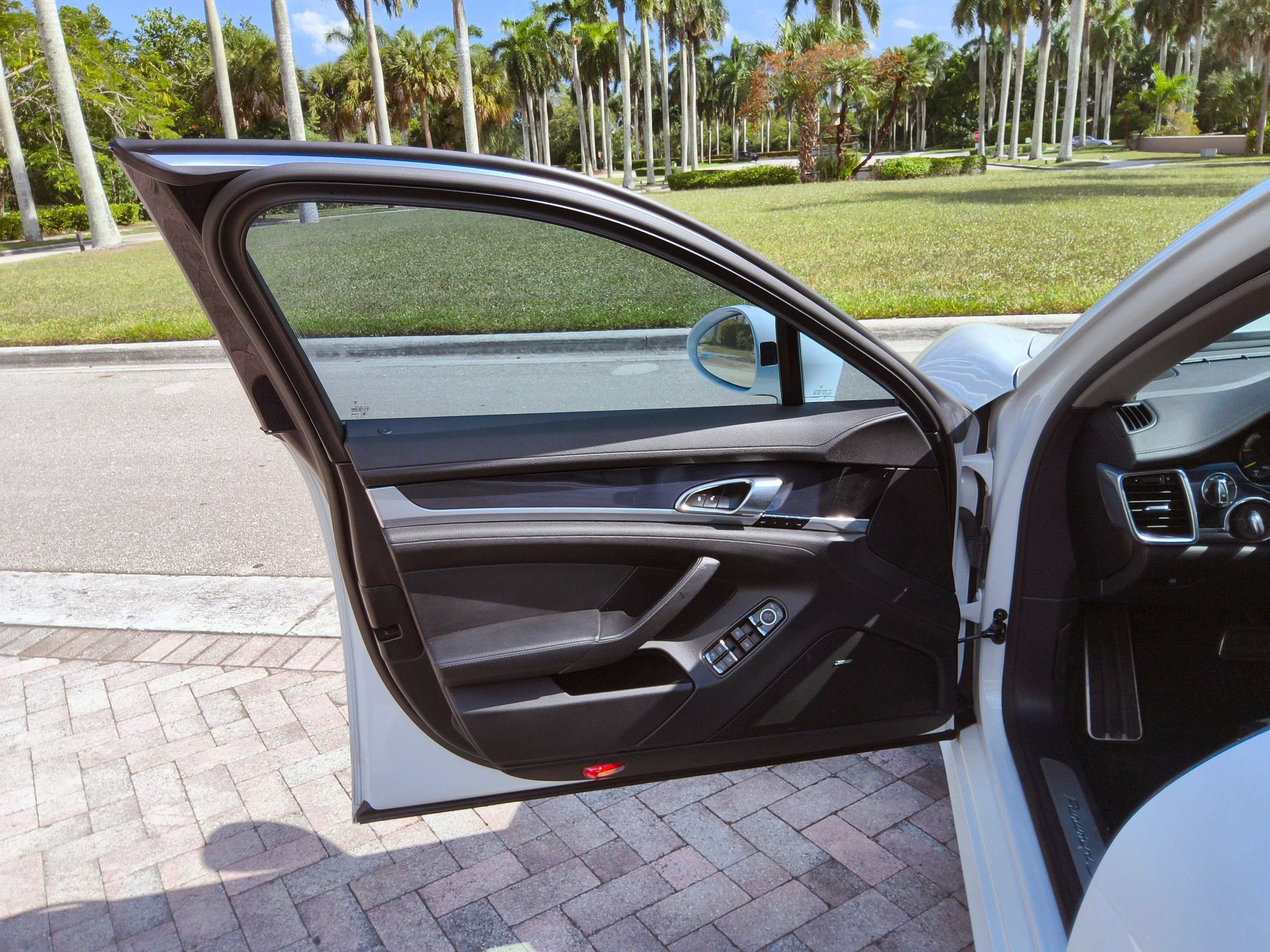 Used 2016 Porsche Panamera S RWD image 22