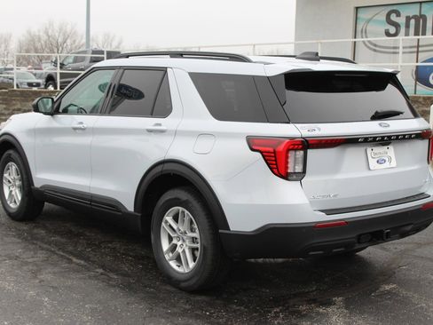 New 2026 Ford Explorer Active image 5