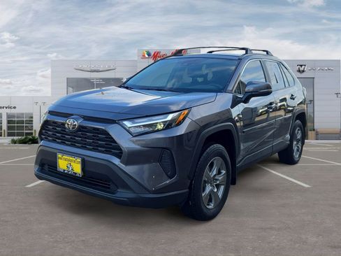 Used 2025 Toyota RAV4 XLE AWD/4WD image 1