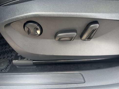 New 2026 Volkswagen Taos SEL AWD/4WD image 10