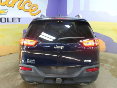 Used 2015 Jeep Cherokee Latitude w/ Cold Weather Group AWD/4WD image 7