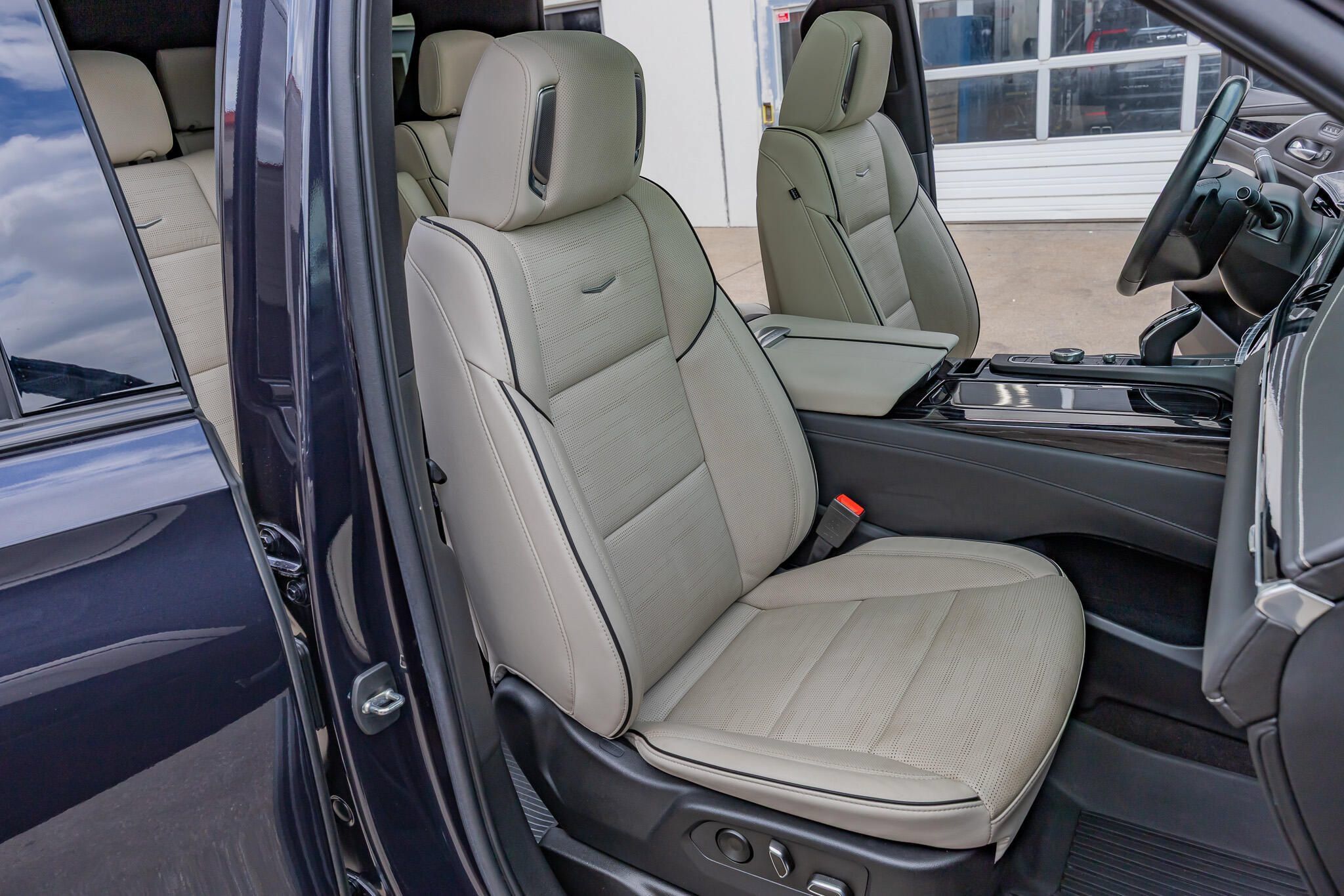 Used 2022 Cadillac Escalade Sport w/ Touring Package AWD/4WD image 28