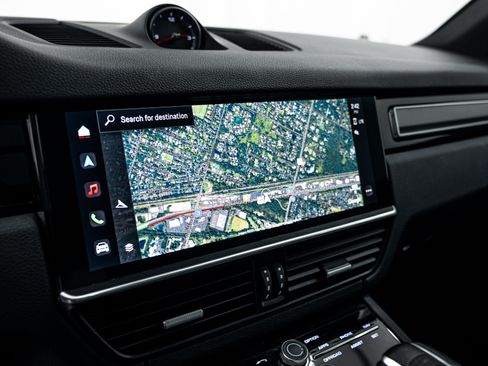 Certified 2023 Porsche Cayenne S Platinum image 17