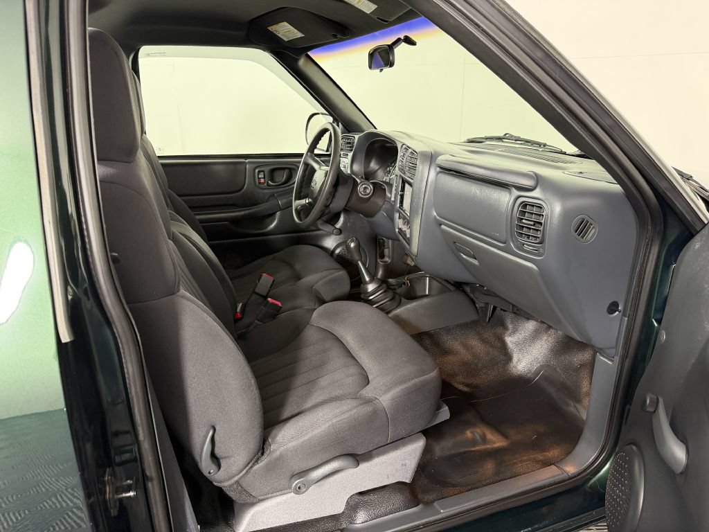 Used 2003 Chevrolet S10 Pickup 2WD Regular Cab image 17