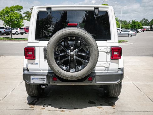 Used 2021 Jeep Wrangler Unlimited Sahara w/ Cold Weather Group AWD/4WD image 10