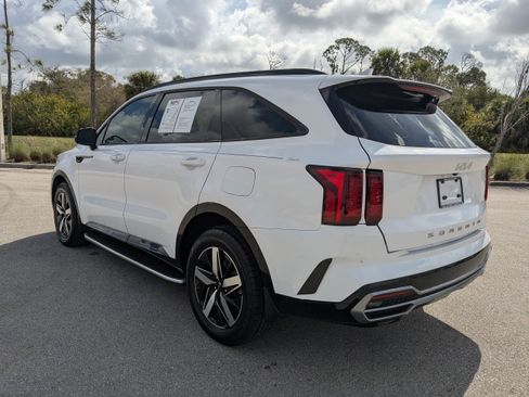 Certified 2022 Kia Sorento EX w/ Panoramic Sunroof Package image 7