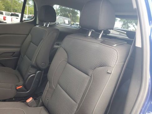 Certified 2023 GMC Acadia SLE w/ Driver Convenience Package image 9