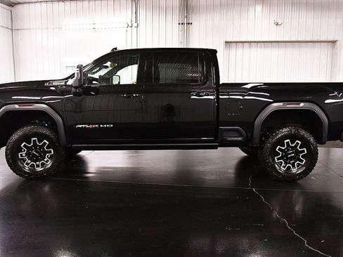 Used 2024 GMC Sierra 2500 AT4X image 4