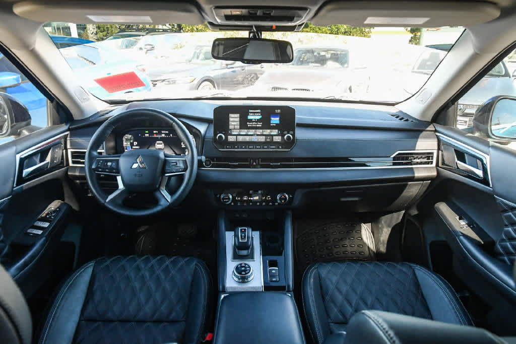 Used 2023 Mitsubishi Outlander SEL AWD/4WD image 14